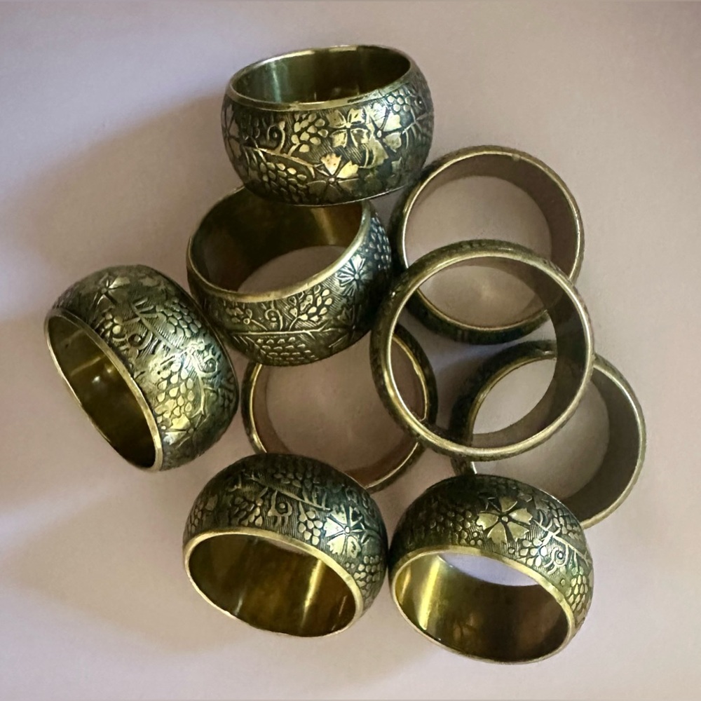 💛9 VINTAGE BRASS NAPKIN RINGS💛